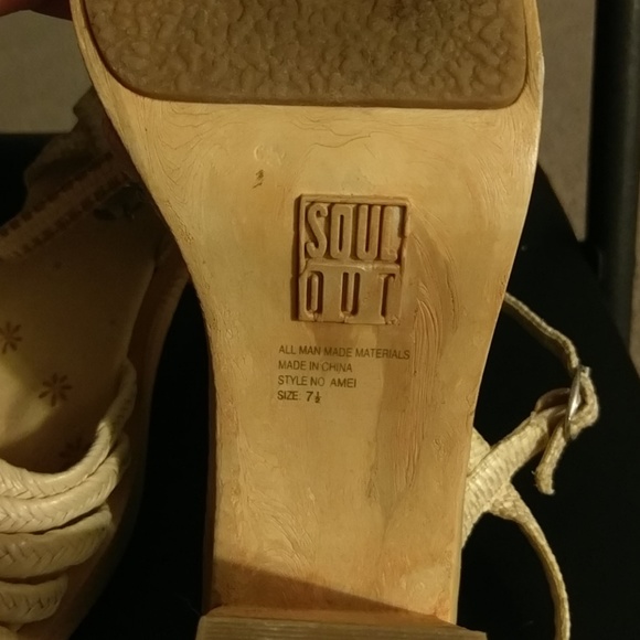 Women's heels sz 7 1/2 - Picture 4 of 5